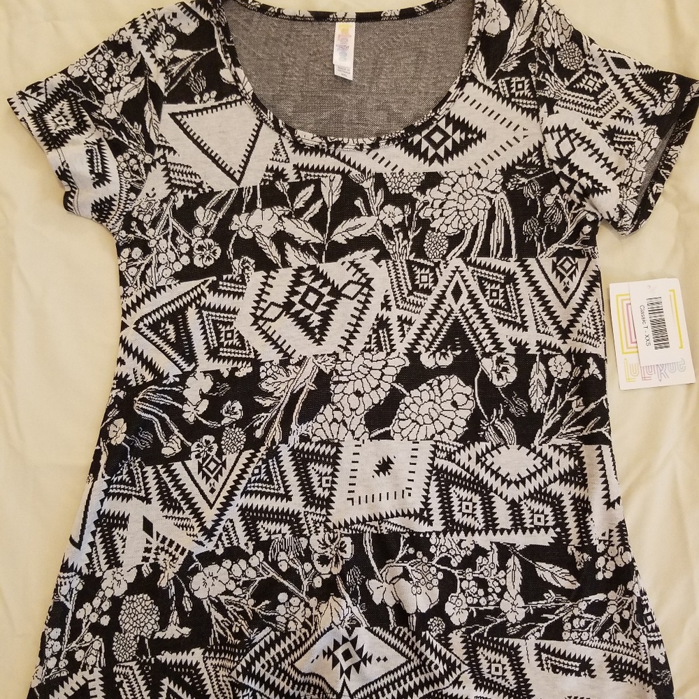 LulaRoe Classic T black and white top